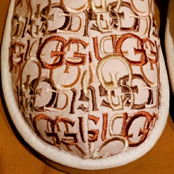 ***SOLD*** NEW UGG Boots - **Special Edition** ❤ - Picture 2 of 6